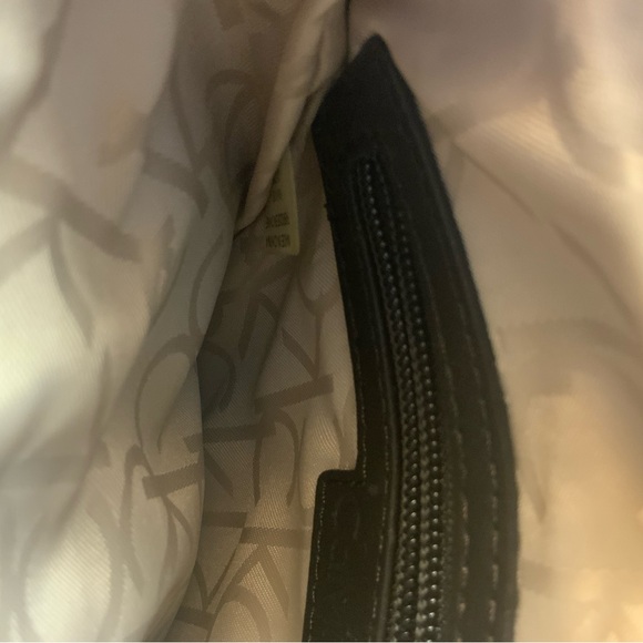 👜Cute small crossbody purse by Calvin Klein.👜 - Picture 9 of 10